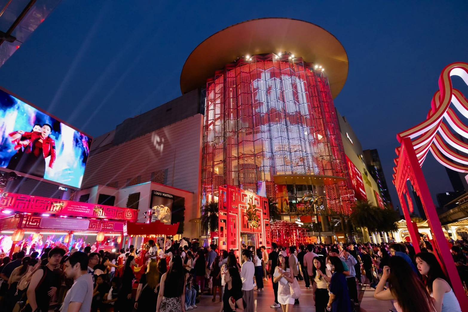 เปิดม่านมงคล ฉลองเทศกาลตรุษจีนประเทศไทยสยามพารากอน จับมือ ททท. และ ธนาคารกสิกรไทยเปิดงาน “Siam Paragon A Prosperous Chinese New Year 2026”เนรมิตความบันเทิงและโชว์วัฒนธรรมจีนสุดตระการตาพร้อมพาศิลปินดังแดนมังกร “จู เจิ้งถิง” อวยพรชาวไทยใจกลางกรุง