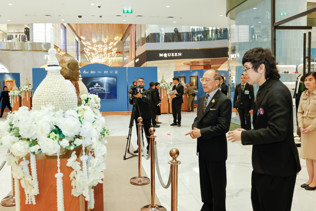 นิทรรศการเทิดพระเกียรติ “สิริขัตติยกษัตริย์ ดวงใจรักแห่งแผ่นดิน” ร่วมจารึกประวัติศาสตร์แห่งวงการศิลปะร่วมสมัยของไทย เพื่อน้อมสำนึกในพระมหากรุณาธิคุณใน สมเด็จพระนางเจ้าสิริกิติ์ พระบรมราชินีนาถ พระบรมราชชนนีพันปีหลวง